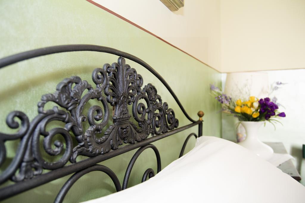 B&B Casa Carla Pinerolo Bagian luar foto